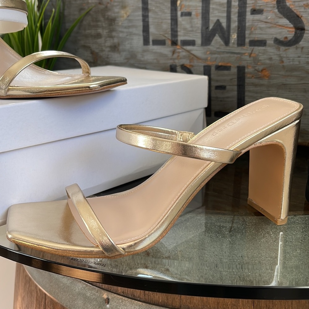 NWT! Vici Gold square toe heels
